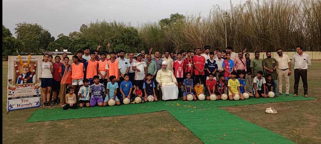 कैलाश सारंग स्मृति फुटबॉल स्पर्धा, खिलाडिय़ों का हौसला बढ़ाने चर्च ग्राउंड पहुंचे संत हरिराम दास